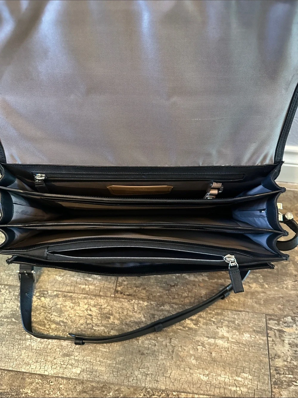 Tumi Black Leather Briefcase with Shoulder Strap